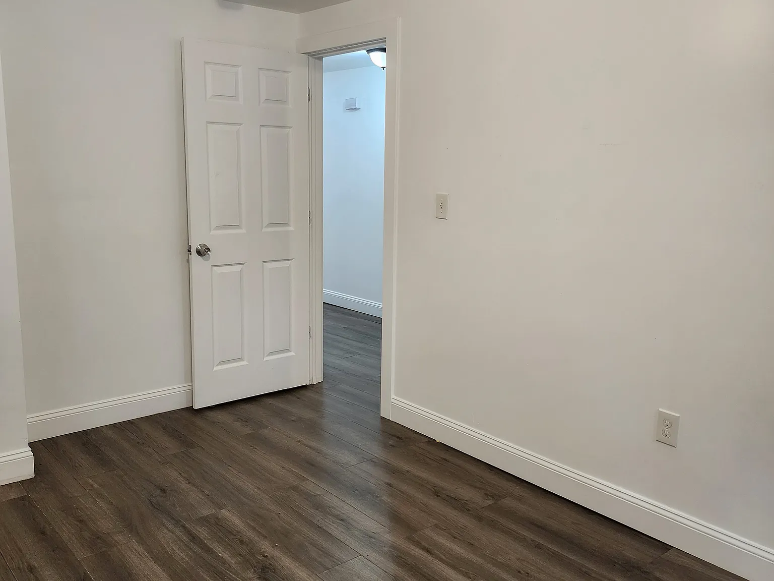 2 bed, 1000 sqft, $2,400 — Photo 1