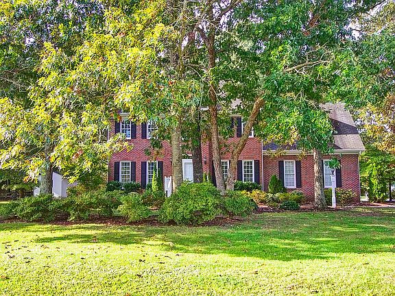 4 SIDED BRICK: FRONT LAWN