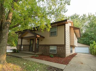 1869 Virginia Cir, Des Moines, IA 50320
