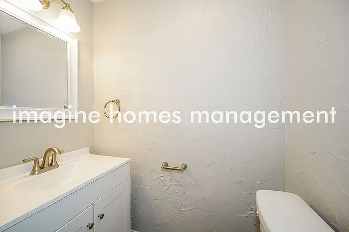 705 Fairfax Dr — Photo 12