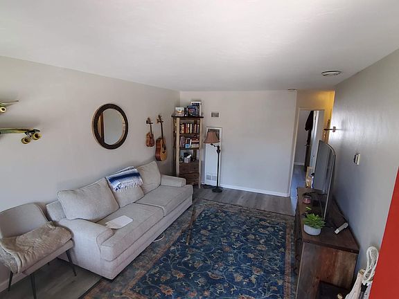 3rd image of 2911 Columbia St