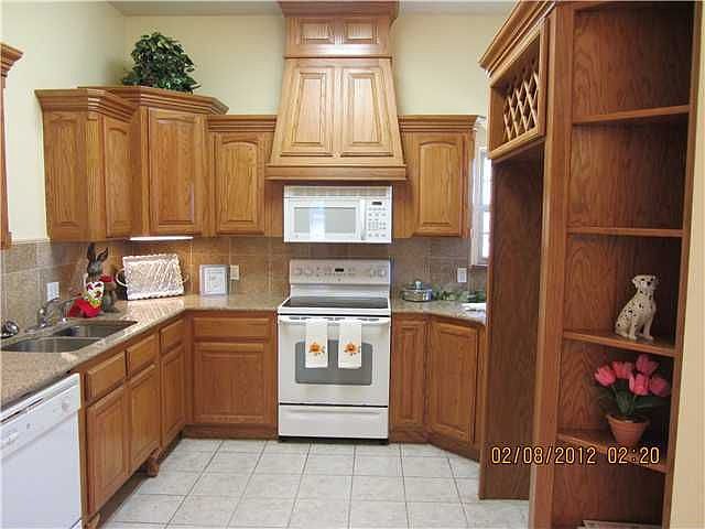 1st image of 836 SE 7th Ct
