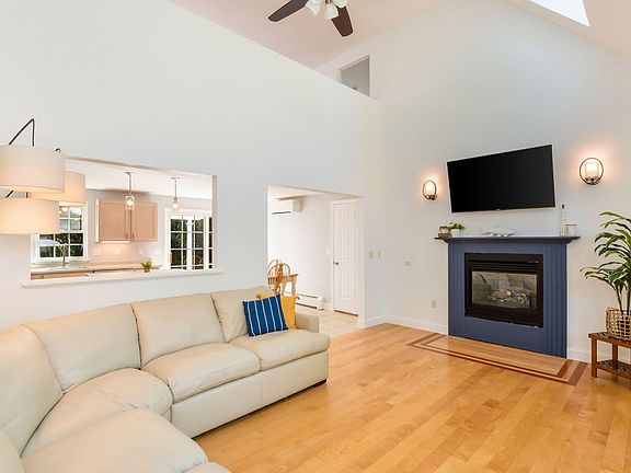 3rd image of 40 Shorewood Drive