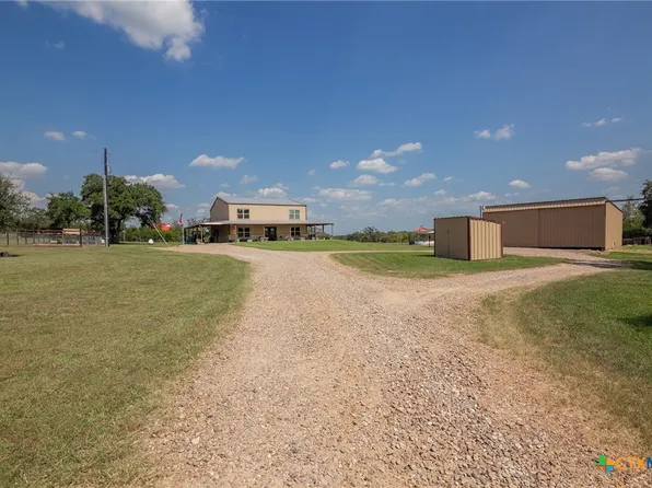 457 Suncrest Ln, Victoria, TX 77905