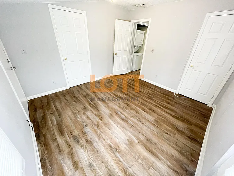 310 Frank St — Photo 14