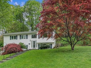 8 Pamela Ln, Valhalla, NY 10595