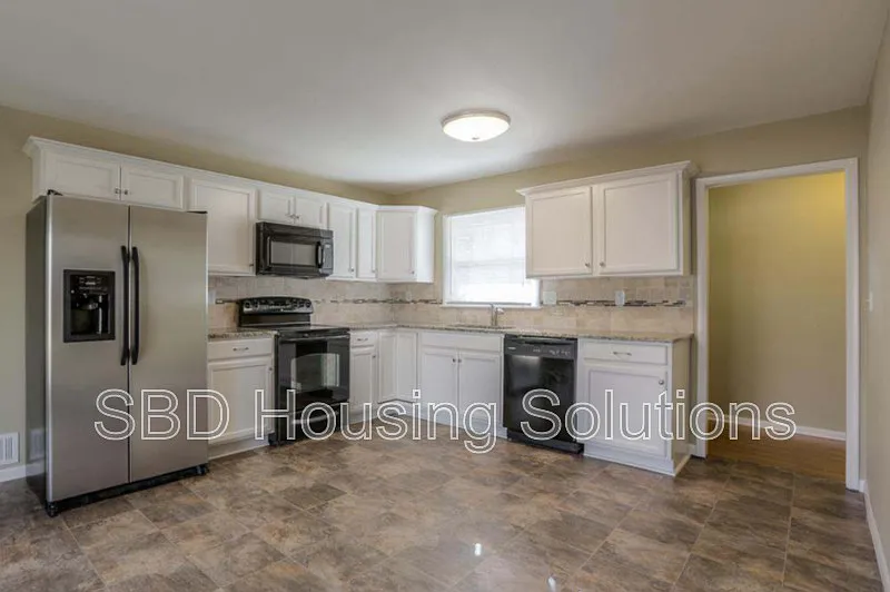 4 bed, 2.0 bath, $1,699 — Photo 4