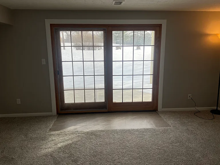 6685 Hollywood Dr — Photo 3