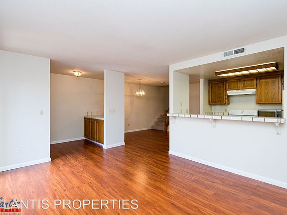 4th image of 370 W Sunnyoaks Ave