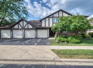 228 Brookside Ln Unit A, Willowbrook, IL 60527