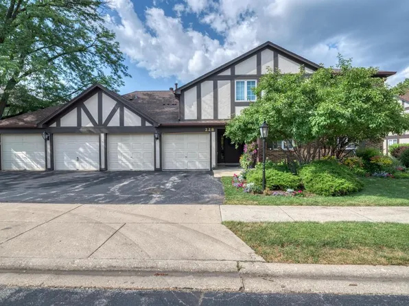 228 Brookside Ln Unit A, Willowbrook, IL 60527