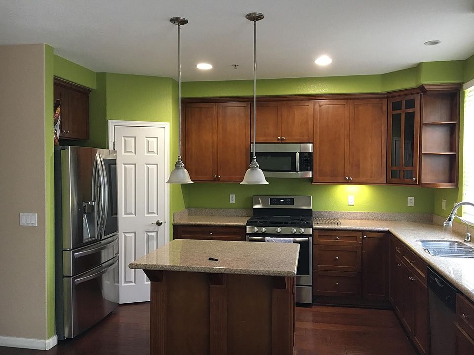 1st image of 37 Esfahan Dr