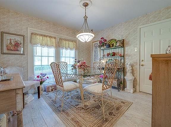 5th image of 3253 Santiago Dr