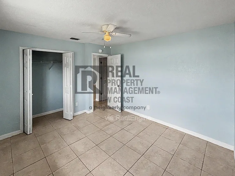 843 SW 16th Ter — Photo 6