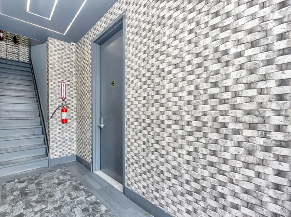 72-55 60 Lane image 15 of 28