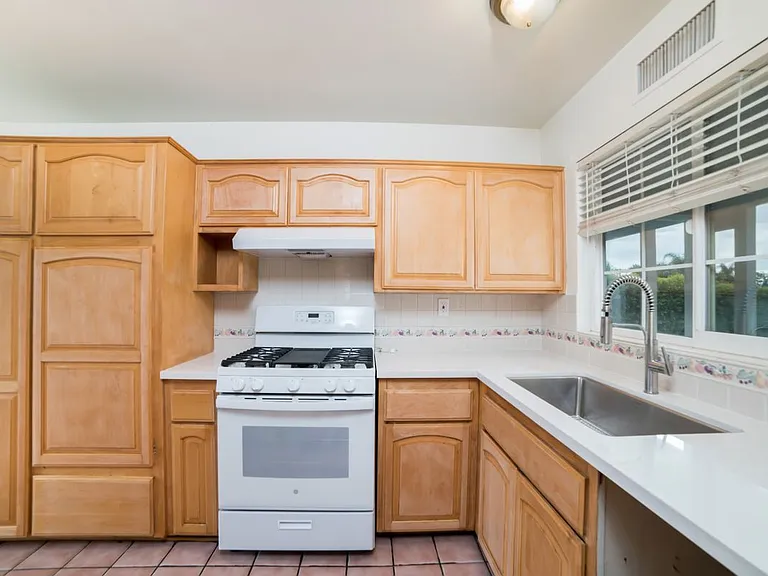 2958 Gramercy St — Photo 9
