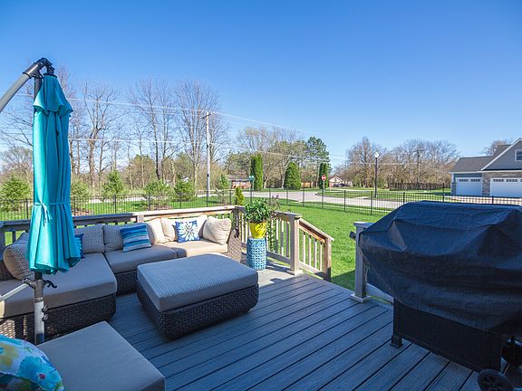 3rd image of 5927 Petunia Pl