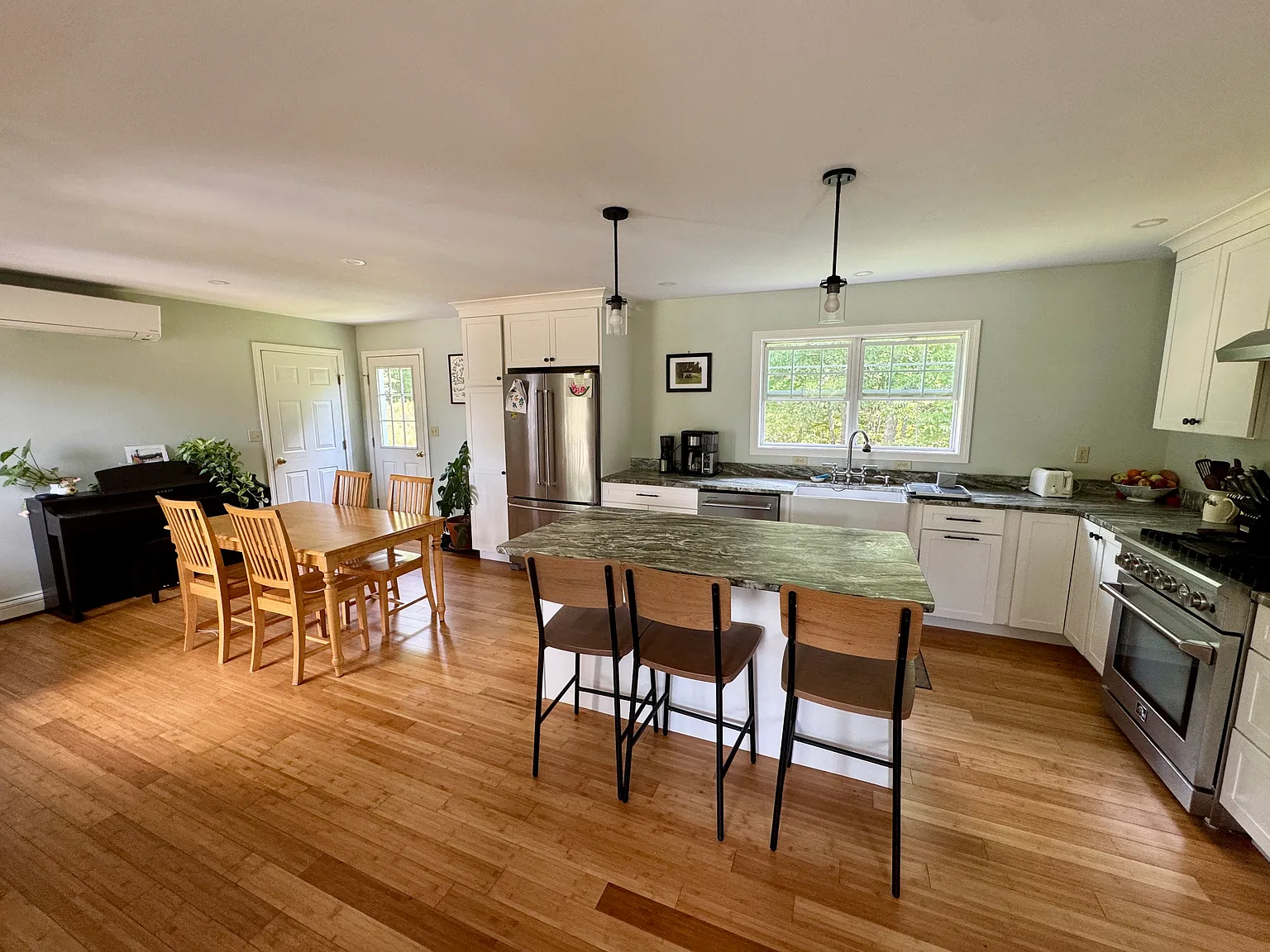 2 bed, 1148 sqft, $3,000 — Photo 3