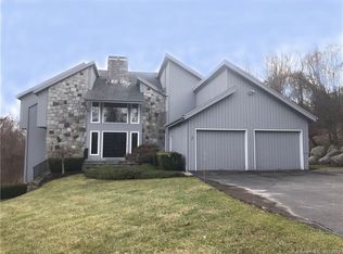 7 Wellington Court Dr, Danbury, CT 06811