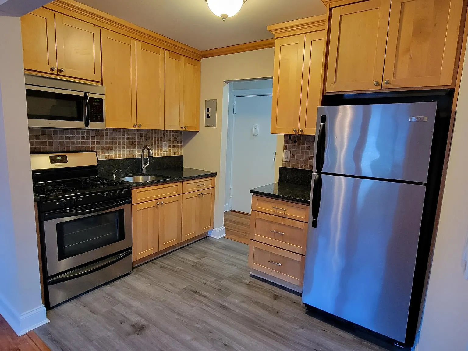 239 N Middletown Road — Photo 3