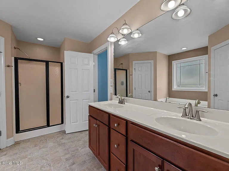 300 Hawks Bluff Dr — Photo 22