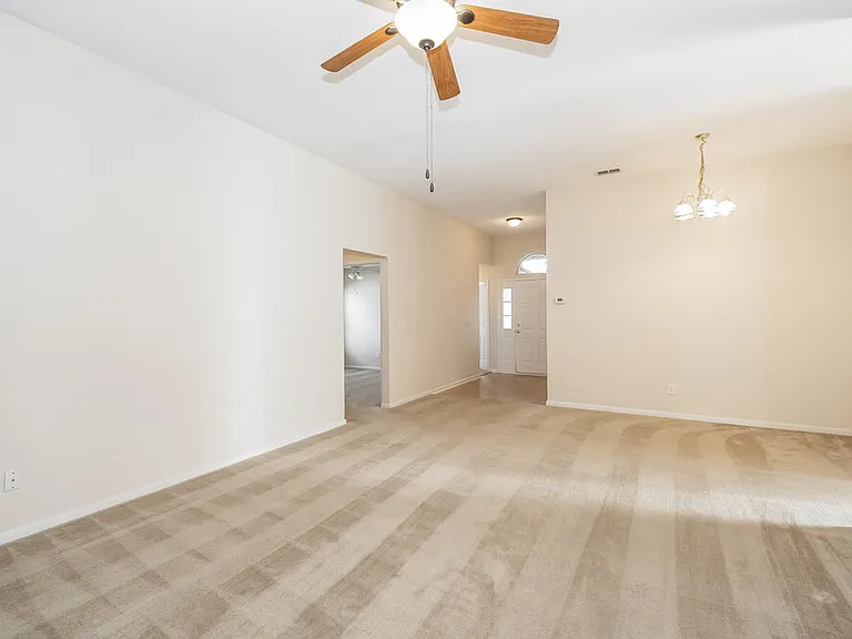 2452 Willowbend Dr — Photo 2