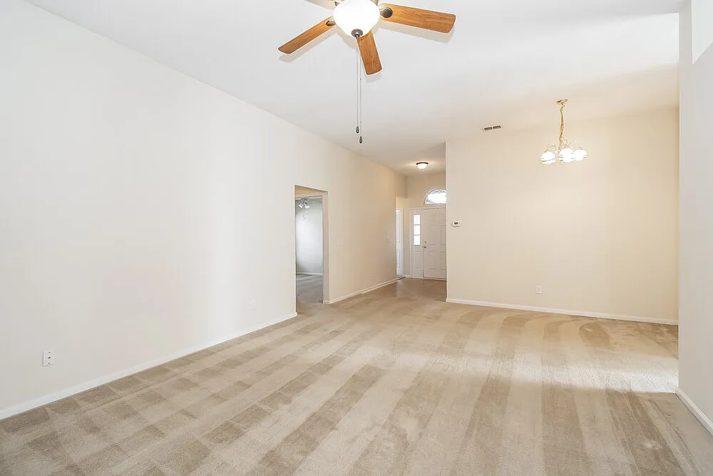 Building Photo - 2452 Willowbend Dr
