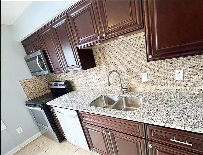 2139 Kimball Cir — Photo 1