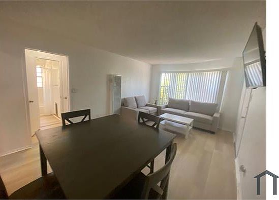4th image of 8649 S Figueroa St #8645