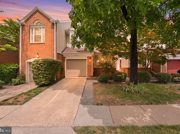 1902 Duffield Ln, Alexandria, VA 22307