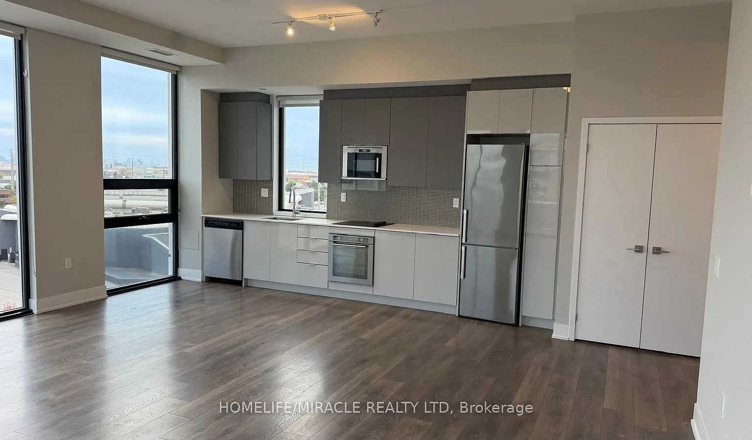 2 bed, $3,200 — Photo 3