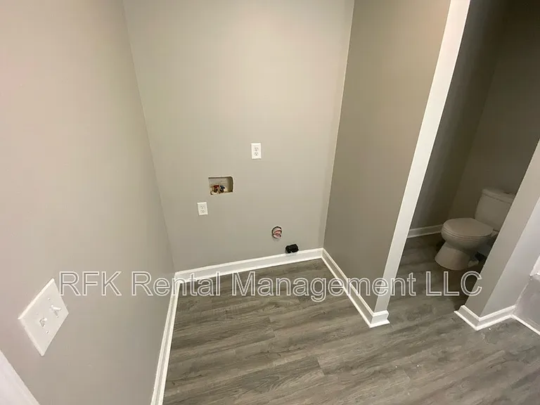 108 N 6th St — Photo 11