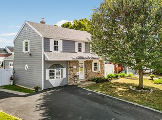 2238 Clayton Rd, Morton, PA 19070