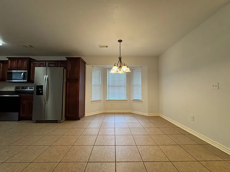 3905 W Amour Dr — Photo 8