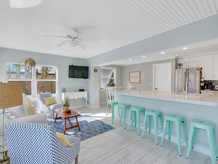 610 Honeysuckle Ln — Photo 13