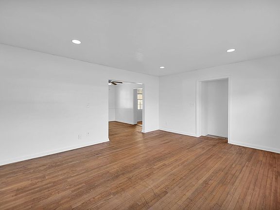 5th image of 8063 San Jose Blvd