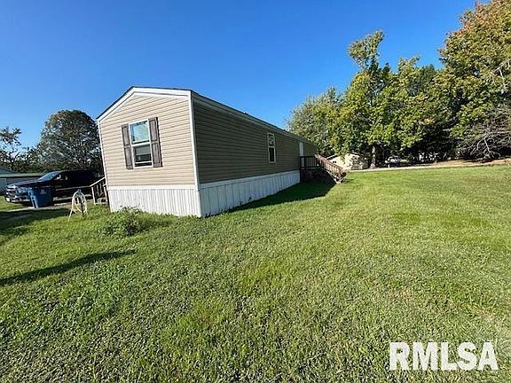 3rd image of 610 N Elm St