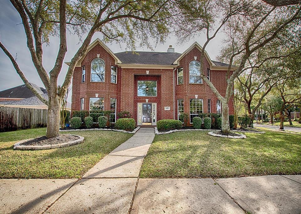 1st image of 2409 Sawgrass Ct
