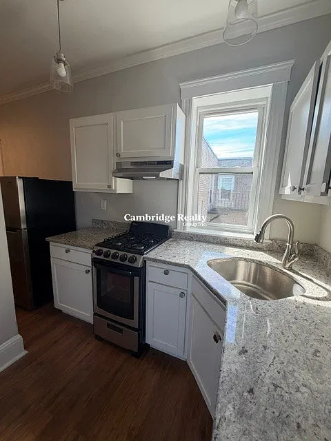 2 bed, 1.0 bath, $2,800 — Photo 3