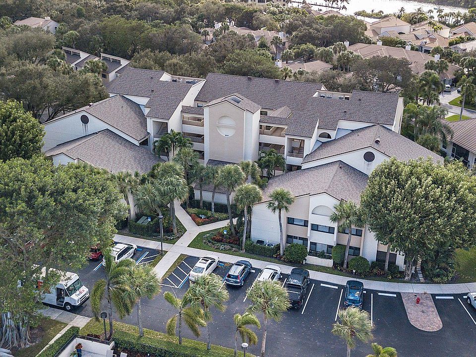 1st image of 323 Oak Harbour Dr