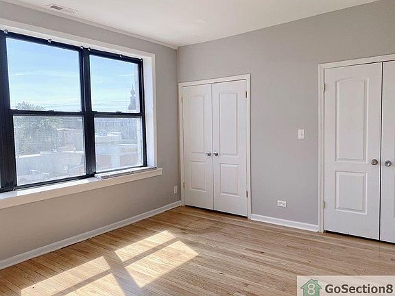 3rd image of 4716 N Kedzie Ave #22