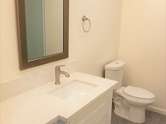 5th image of 1117 S Bedford St #1003