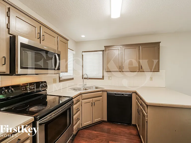 16110 Spring Valley Rd — Photo 6