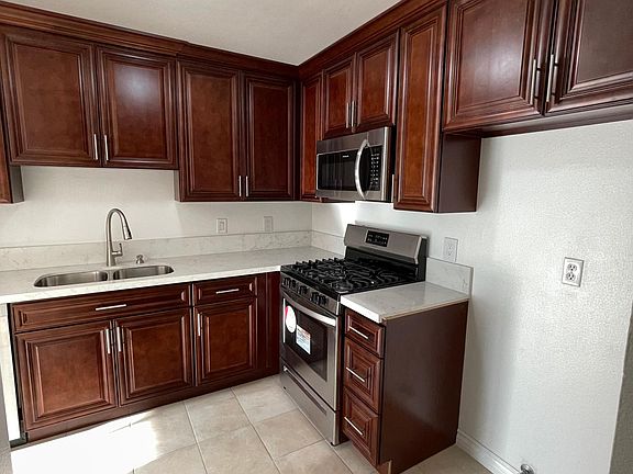 5th image of 27066 Hidaway Ave Unit 1