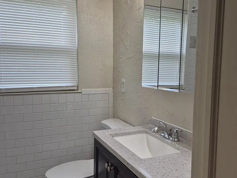 210 W Yale Ave — Photo 6