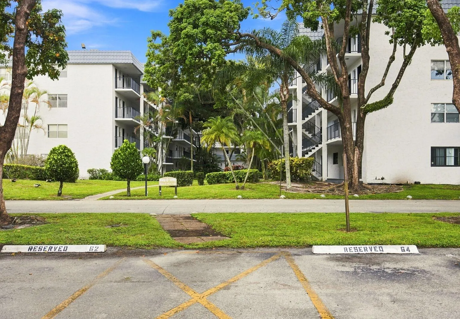 2 bed, 2.0 bath, 1200 sqft, $1,895 — Photo 2