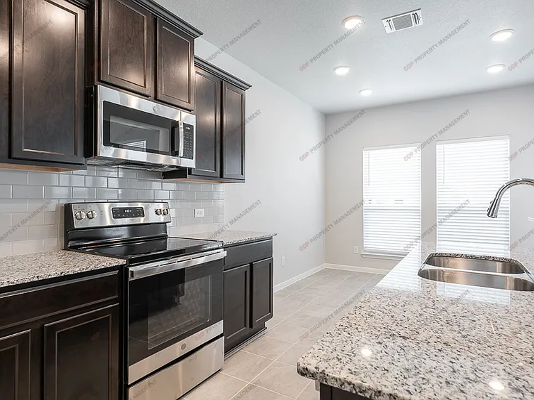 711 Friars Landing Dr — Photo 18