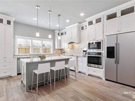 5th image of 404-414 420 422 426 Nw Retreat Ln #418