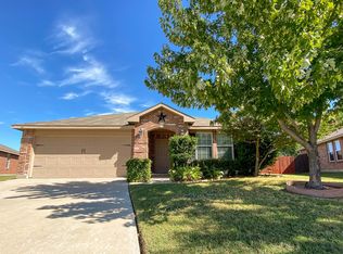 6940 Derbyshire Dr, Fort Worth, TX 76137