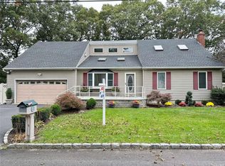 21 15th St, Selden, NY 11784